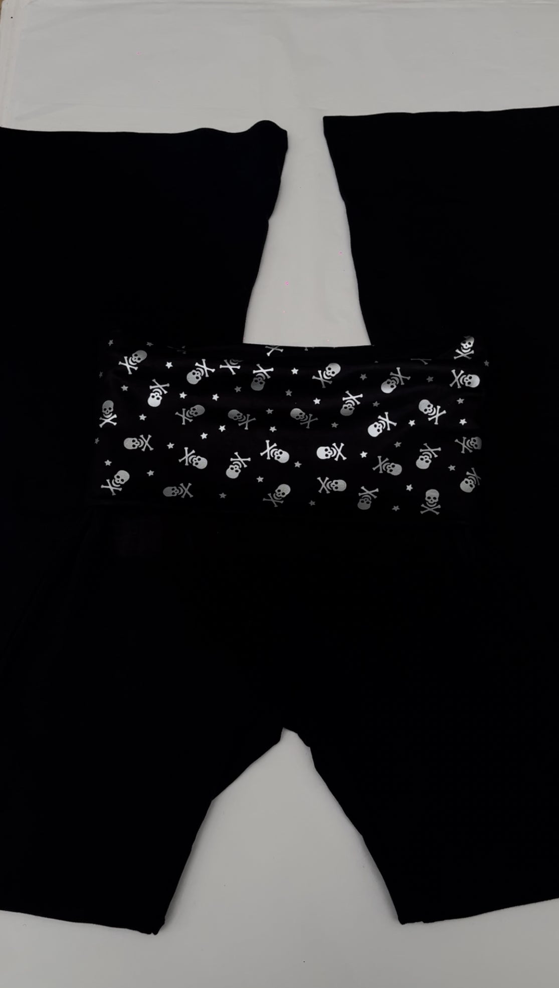 Black Fold Over Silver Skull Yoga Pants