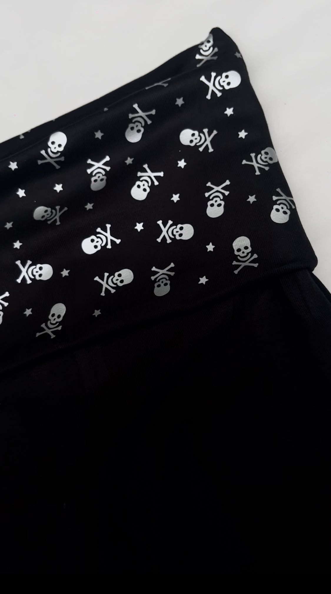 Black Fold Over Silver Skull Yoga Pants