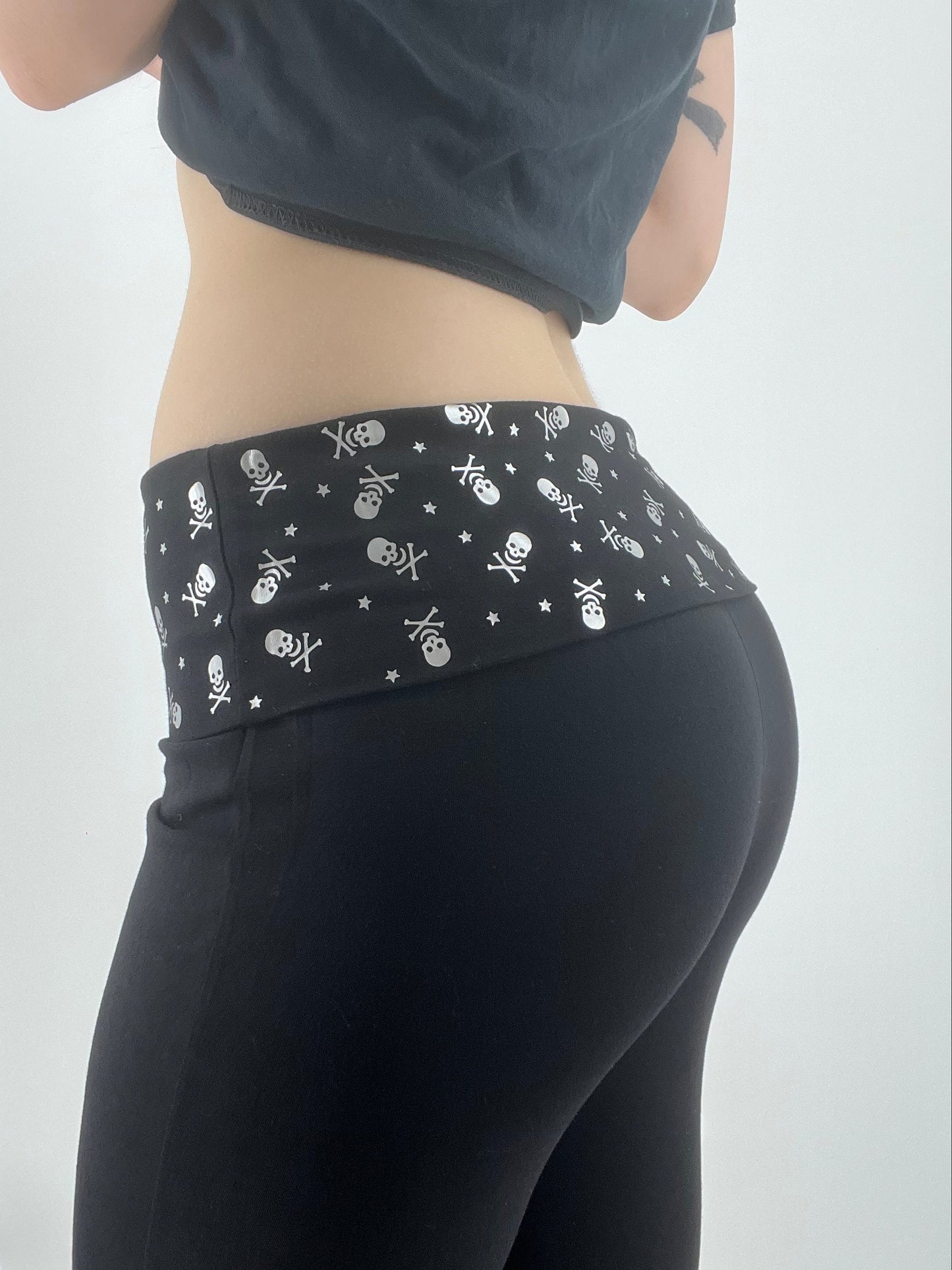 Black Skull & Crossbones Fold Over Capri Legging