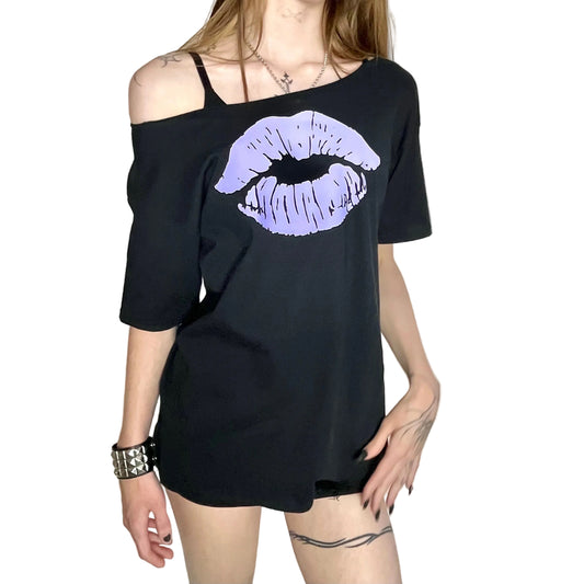 Purple Kiss Lips Print Black Oversized Off The Shoulder T-Shirt